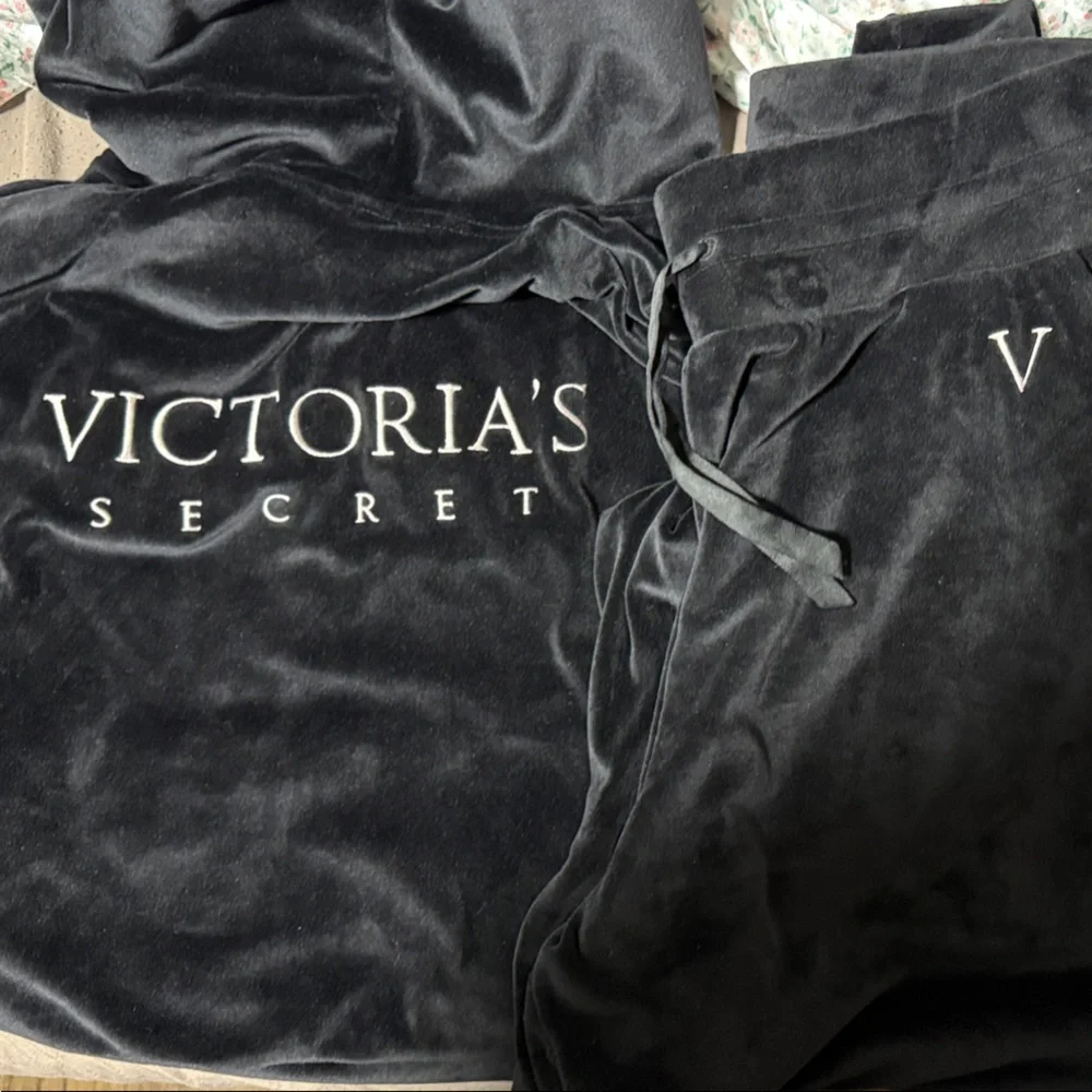 Victoria's Secret Black Velour‎ Set